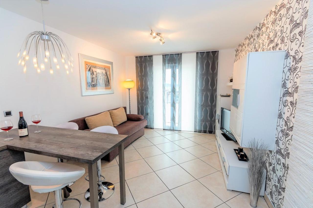 Holiday House Queens With Sea View Selce Exterior foto